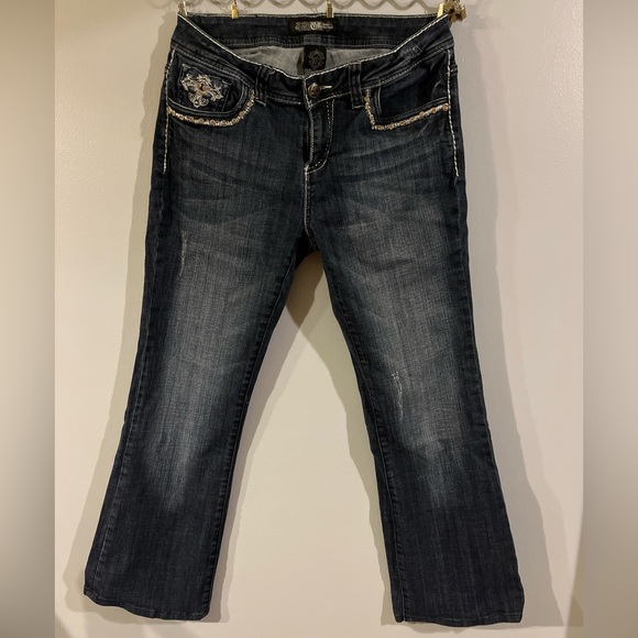 Women's Cello jeans size 13 Juniors Embroidered,  Lightly Distressed, Rhinestone - Picture 7 of 7